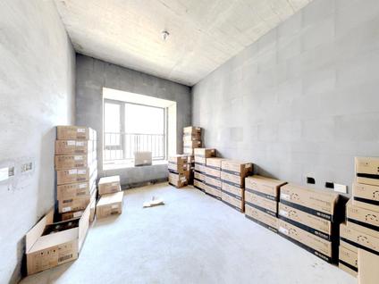 株洲荣盛华府4室2厅135平中楼层/共10层