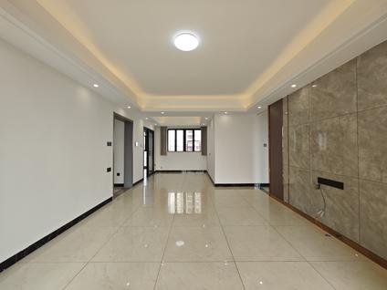 江门星湖湾4室2厅124.5平低楼层/共28层