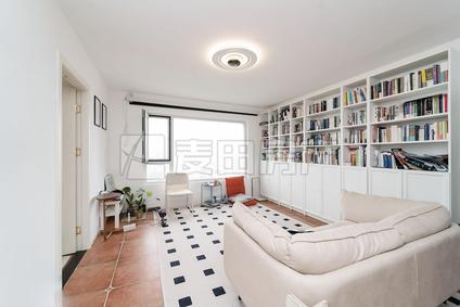 北京海润国际公寓1室1厅79.16平高楼层/共28层