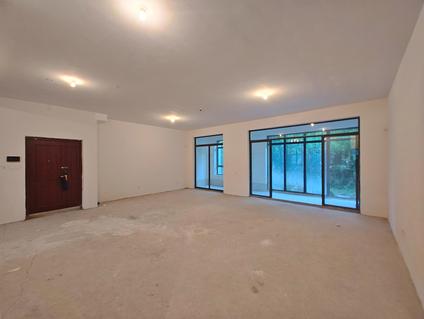 北京保亿公元印3室2厅198.28平低楼层/共32层