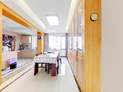 武汉泛海国际(樱海园)3室2厅196.74平高楼层/共31层