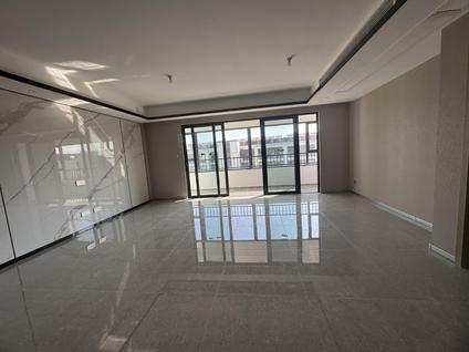 北京雅居乐江城雅郡4室2厅146平中楼层/共18层