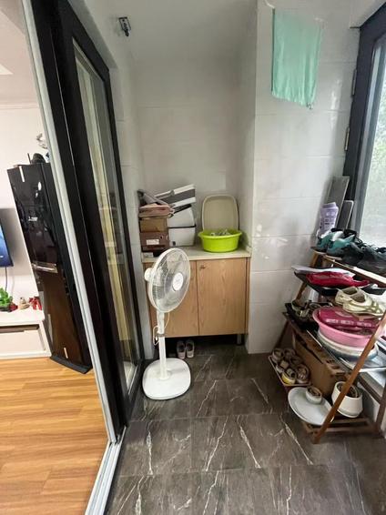 上海金地自在城(三期金地褐石苑)3室2厅107平低楼层/共18层