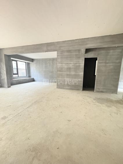 北京奥园天誉长兴4室2厅129平低楼层/共6层