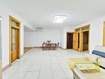 北京七里堡小区4室2厅187.45平低楼层/共7层