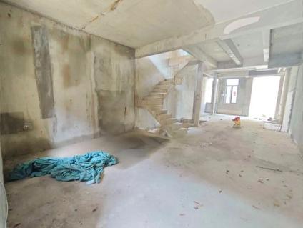 东莞招商雍和府5室2厅143平低楼层/共1层