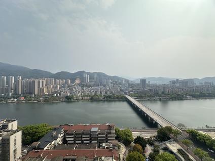 北京华融广场3室2厅71平高楼层/共26层