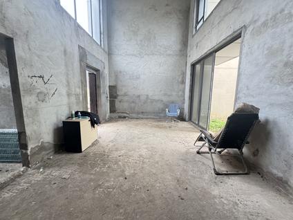 江门江悦城公园里3室2厅209.98平低楼层/共3层