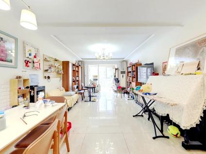 北京裕龙花园(三区)3室1厅142.34平低楼层/共18层