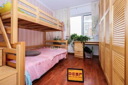 济南中铁逸都国际4室2厅177平高楼层/共18层