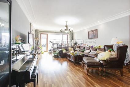 北京荣尊堡国际俱乐部公寓4室2厅225平高楼层/共27层