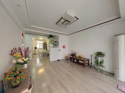 南京明月花园3室2厅124.24平低楼层/共7层