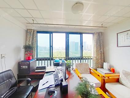 北京汇金新天地1室1厅50.56平低楼层/共18层