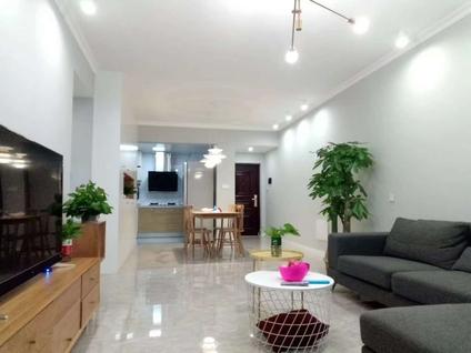 梧州彰泰玫瑰园3室2厅91.33平低楼层/共32层