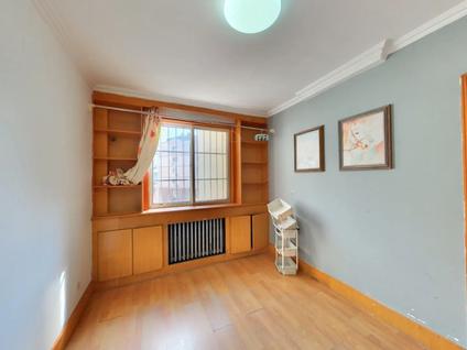 青岛福林花园2室1厅87.65平低楼层/共6层