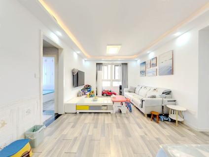 南京万裕龙庭水岸3室2厅97.12平中楼层/共25层