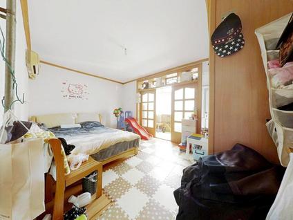 青岛新村小区1室1厅57.25平中楼层/共6层