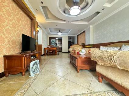 重庆路华苑3室2厅147.89平低楼层/共11层