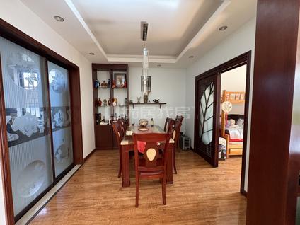 北京洱海庄园3室2厅128.9平中楼层/共5层