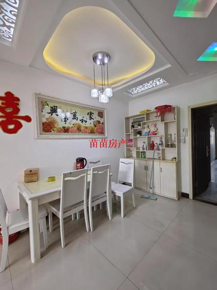 北京世博广场2室2厅89平中楼层/共33层