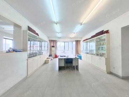 北京光辉岁月公寓4室2厅175.95平中楼层/共18层