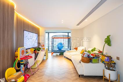 北京珠江罗马嘉园(东区)3室2厅142平中楼层/共17层