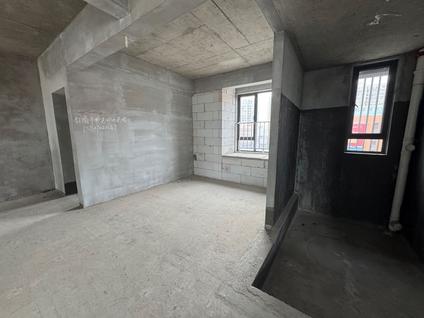 北京泰信凤凰城4室2厅136平低楼层/共18层