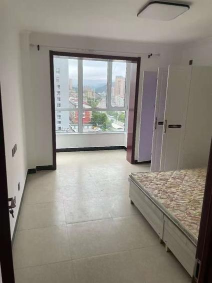 北京金桥大厦2室1厅85平中楼层/共18层