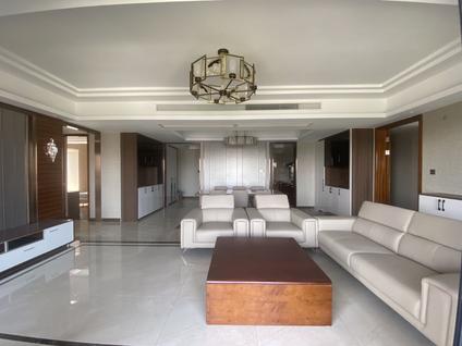 江门健威广场3室2厅180平高楼层/共33层