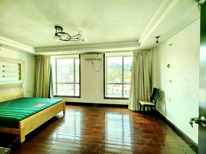 珠海山水华庭1室2厅83平高楼层/共11层