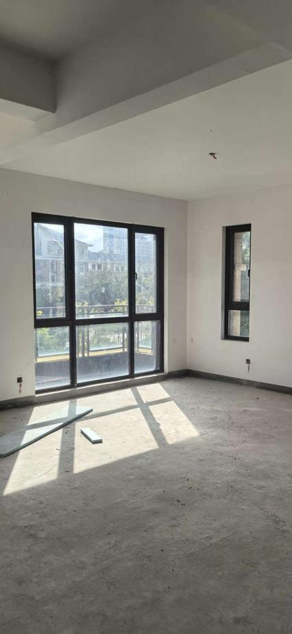 温州中梁首府(五期滨海别院)5室2厅203.68平低楼层/共1层