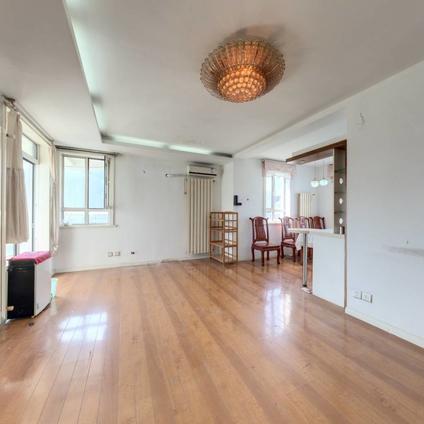 青岛城建湖光山色5室1厅107.92平高楼层/共6层