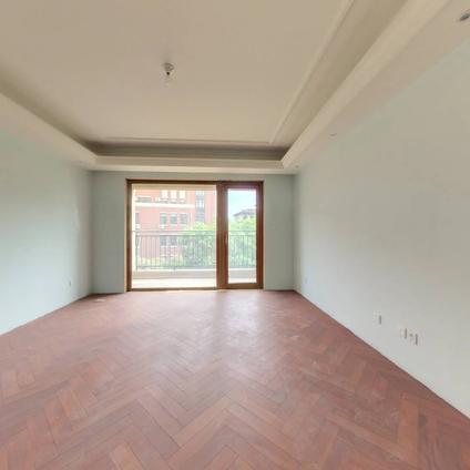 北京德馨珑湖3室2厅139.39平低楼层/共8层