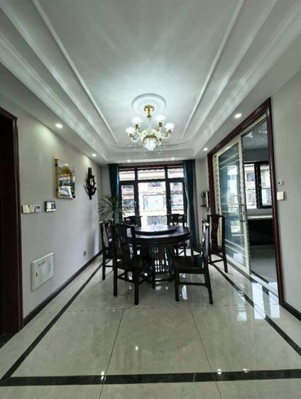 徐州中凯龙湖领墅4室2厅183.01平低楼层/共4层