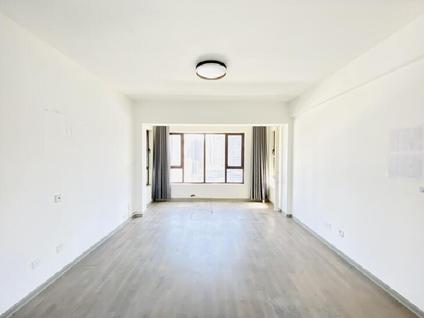 北京绿地IFC中央公馆B12地块4室2厅152平高楼层/共15层