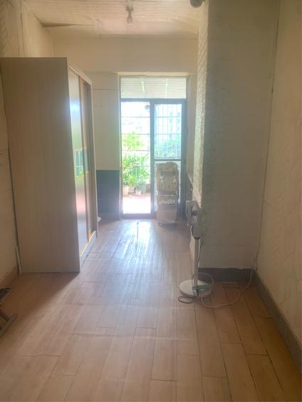 海口虹冠大厦1室1厅46平低楼层/共17层