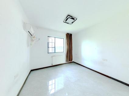 武汉裕亚银湖城(南苑)3室2厅130.1平低楼层/共32层