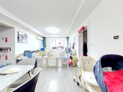 南京万裕龙庭水岸3室2厅105.75平低楼层/共20层