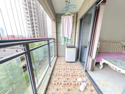 北京鸿潮宝来华府2室1厅85.56平低楼层/共18层