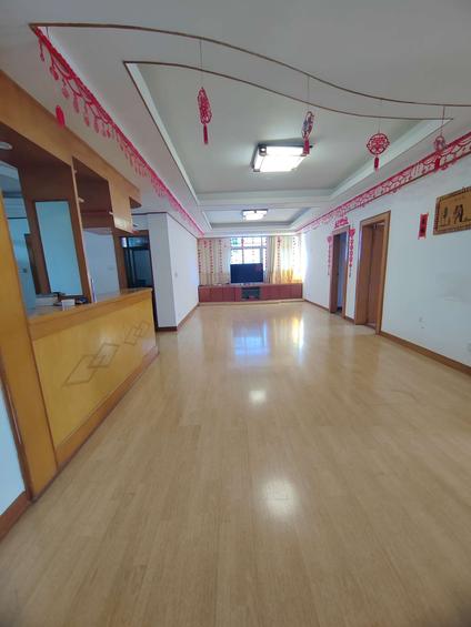 北京建贸路4室1厅171平高楼层/共6层