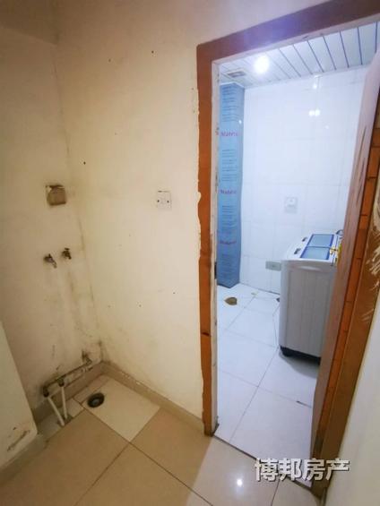 北京华联大厦3室2厅126.38平中楼层/共6层