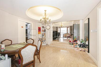 北京荣尊堡国际俱乐部公寓4室2厅205平低楼层/共28层