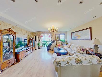 北京金地格林小镇4室3厅178.57平中楼层/共4层