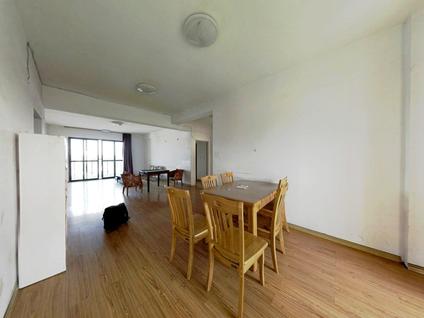 北京龙海景苑3室2厅136平高楼层/共11层