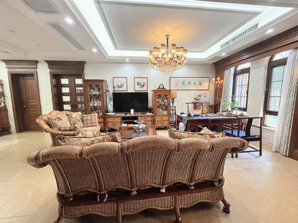 徐州美达檀香山(北区)4室3厅269.85平低楼层/共2层