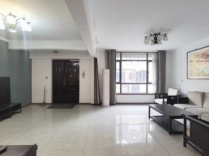 南京万裕龙庭水岸5室2厅225.94平低楼层/共4层