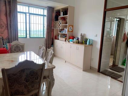 江门龙山花园3室2厅118平中楼层/共7层