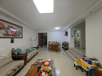 重庆清华中学住宅小区3室2厅138.39平高楼层/共11层