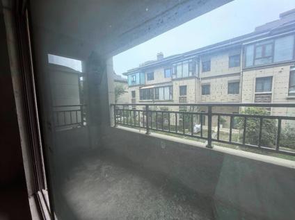 徐州中凯龙湖领墅4室2厅194.11平低楼层/共4层