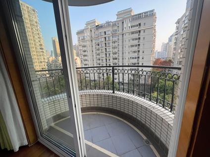 北京远中风华园1室2厅71.42平高楼层/共8层